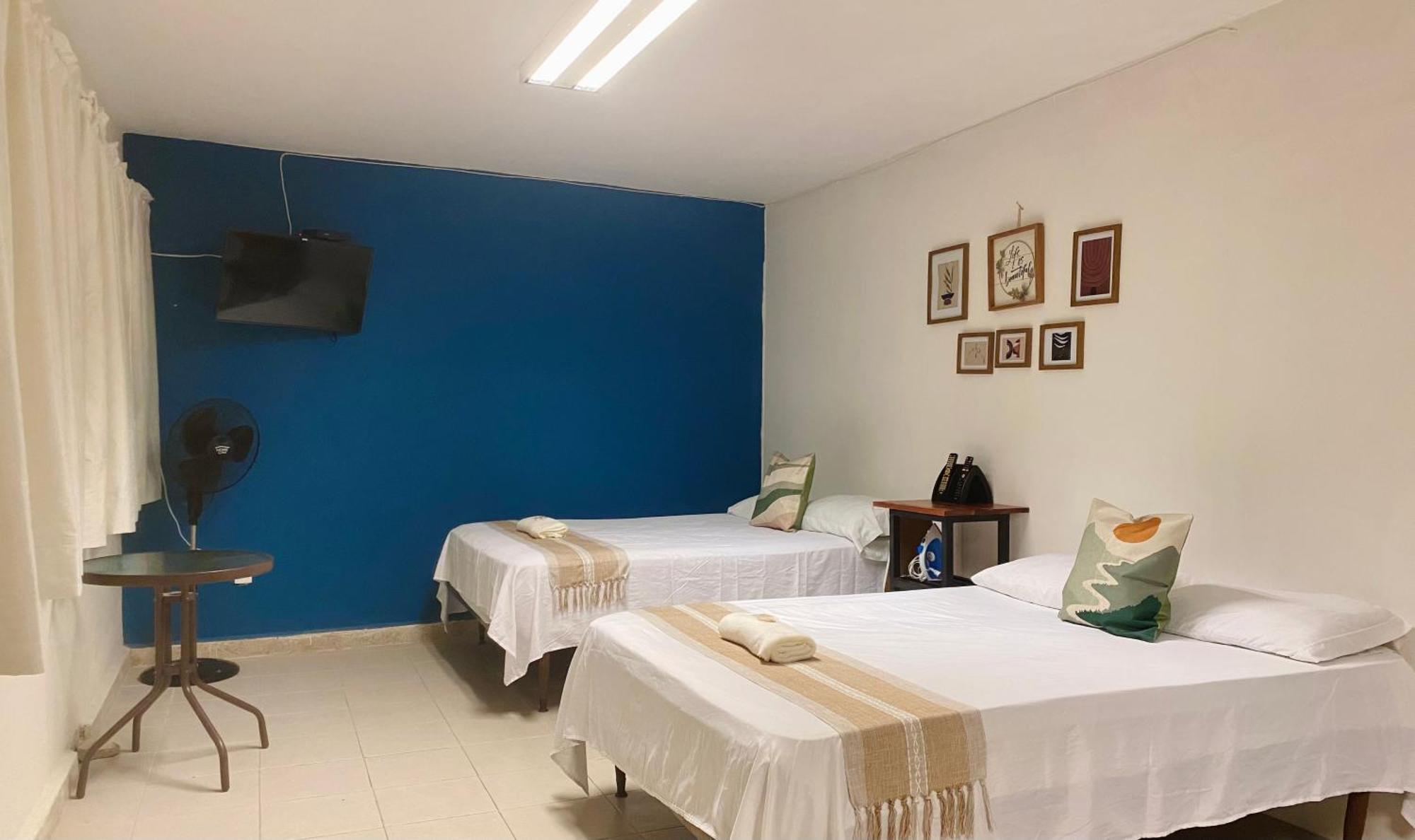 Hospedaje Aldana - Habitacion L E R D O En Zona Centro Tuxpan  Eksteriør billede