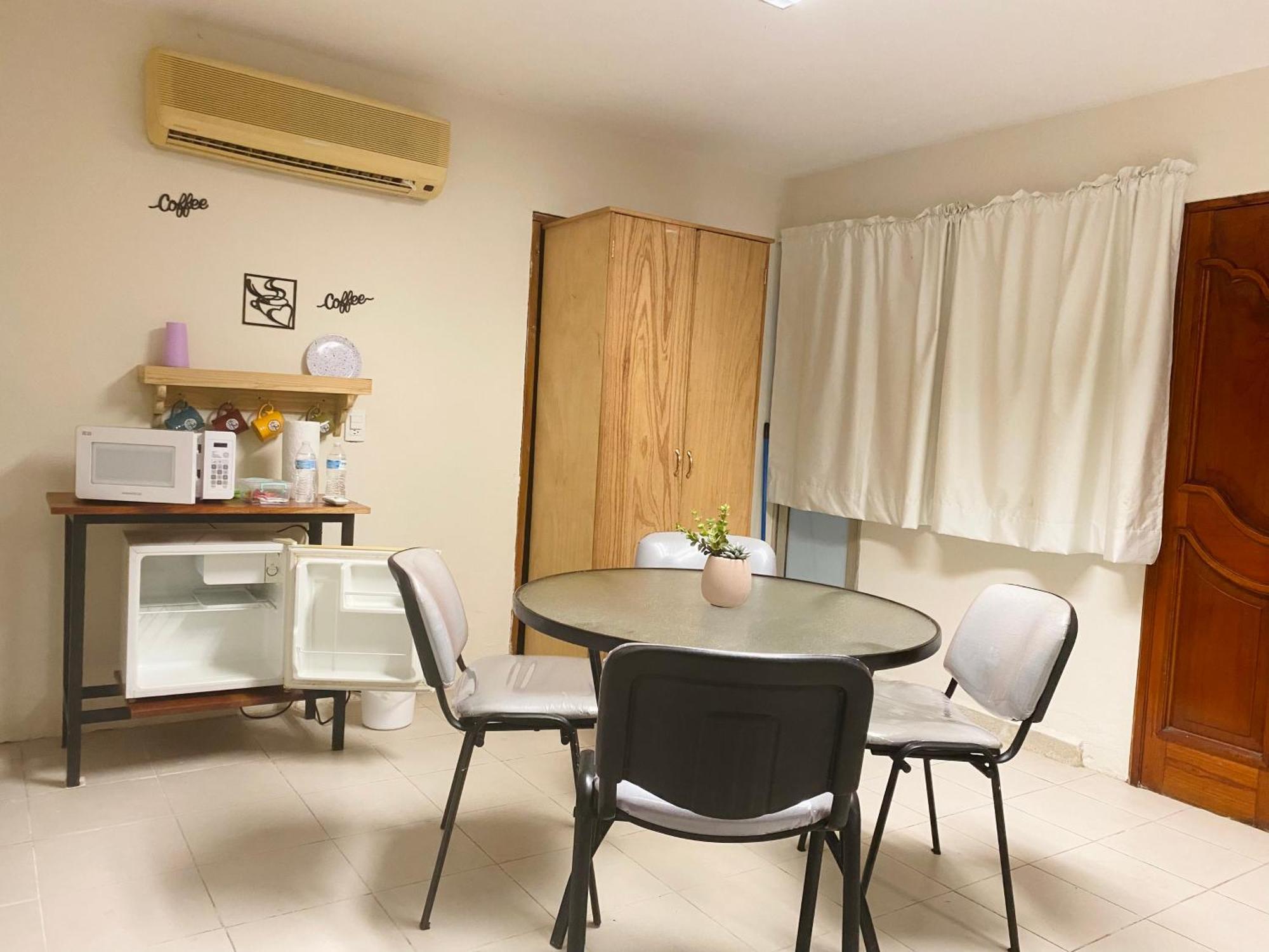 Hospedaje Aldana - Habitacion L E R D O En Zona Centro Tuxpan  Eksteriør billede